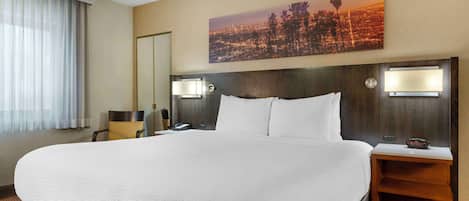 Standard Room, 1 King Bed, Non Smoking, Refrigerator & Microwave | Pillow-top beds, in-room safe, desk, laptop workspace