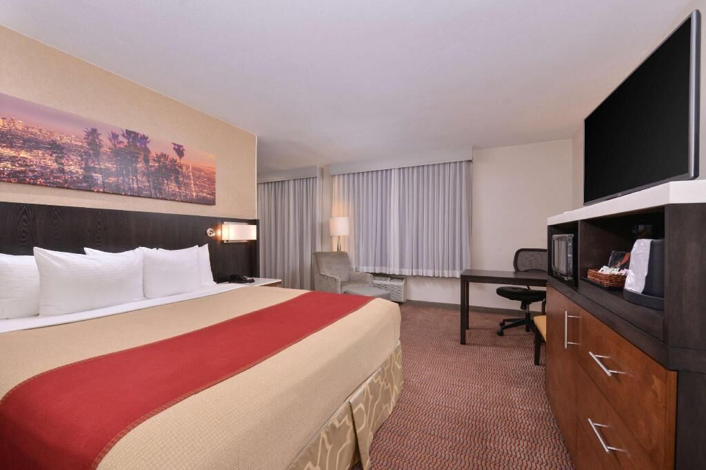 Pillow-top beds, in-room safe, desk, laptop workspace