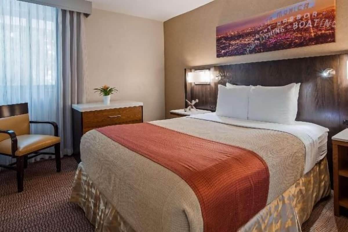 Pillowtop beds, in-room safe, desk, laptop workspace