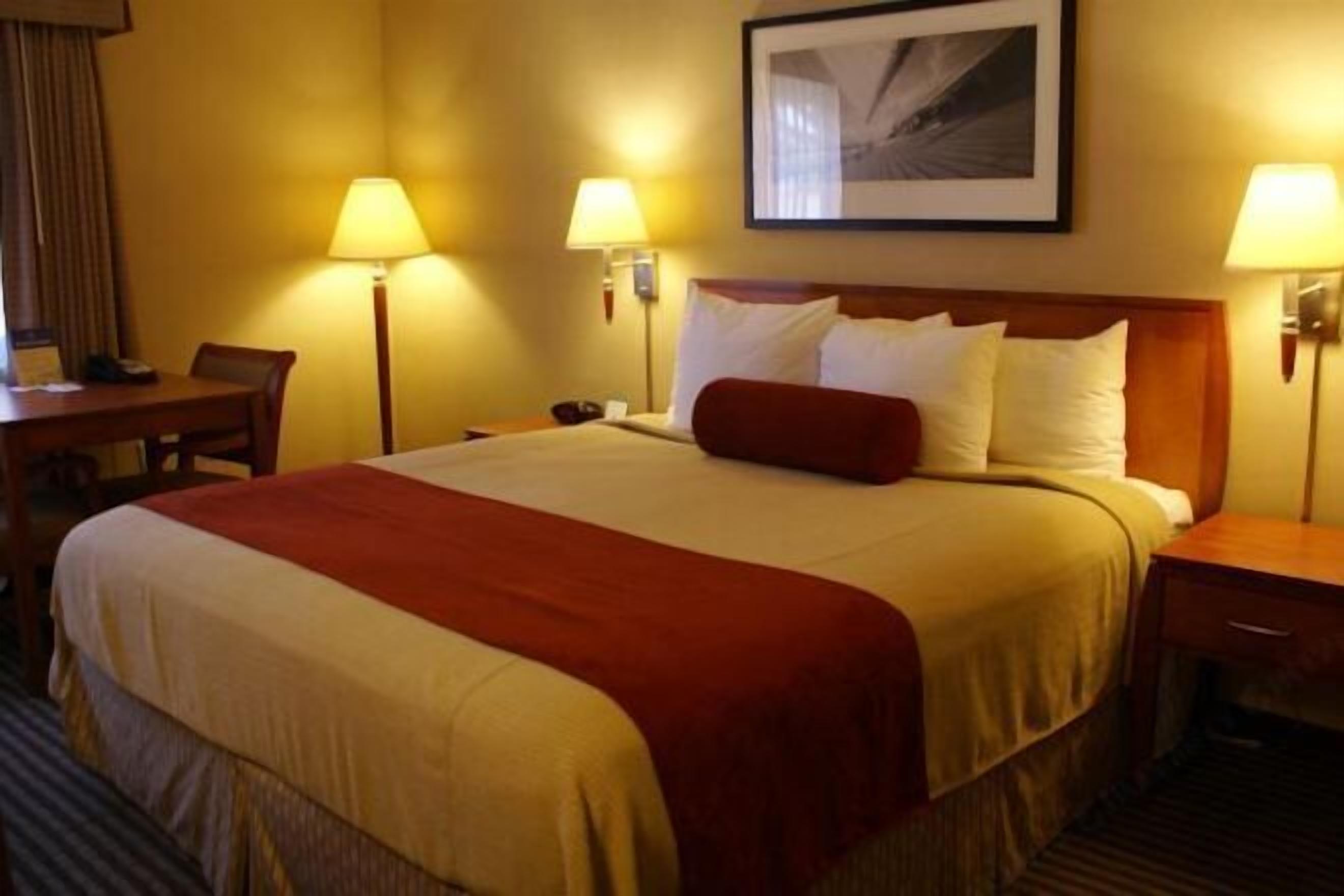 Pillowtop beds, in-room safe, desk, laptop workspace