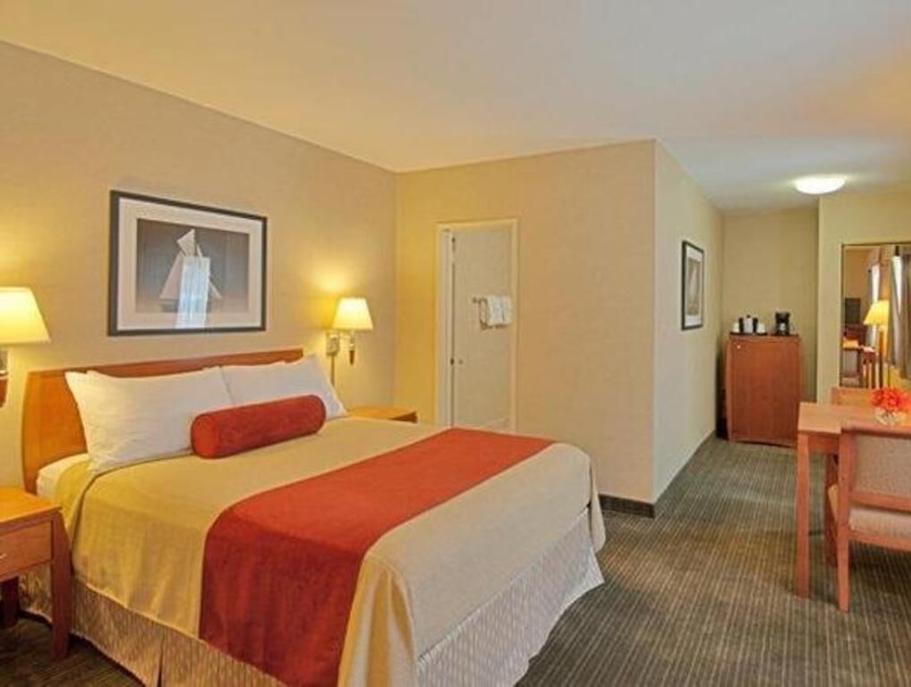 Pillow-top beds, in-room safe, desk, laptop workspace
