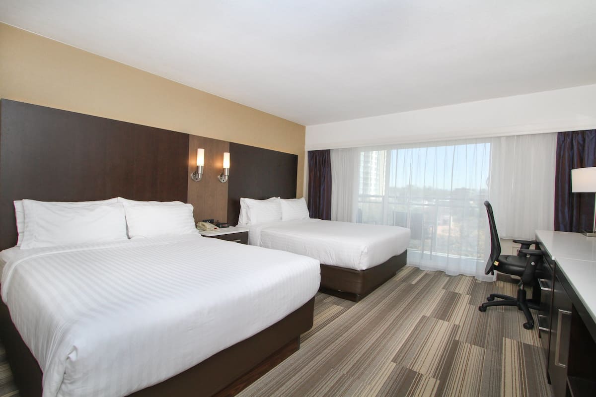 Pillowtop beds, in-room safe, desk, blackout drapes