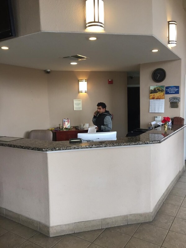 Lobby - American Inn (Stockton)