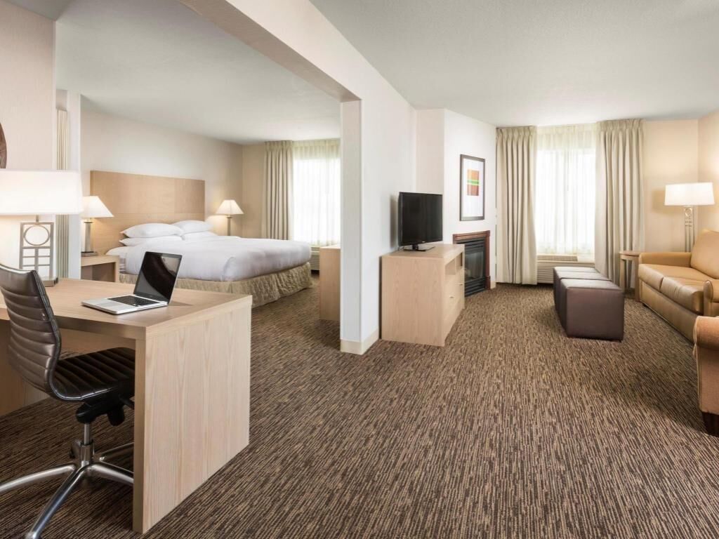 Premium bedding, down comforters, desk, laptop workspace