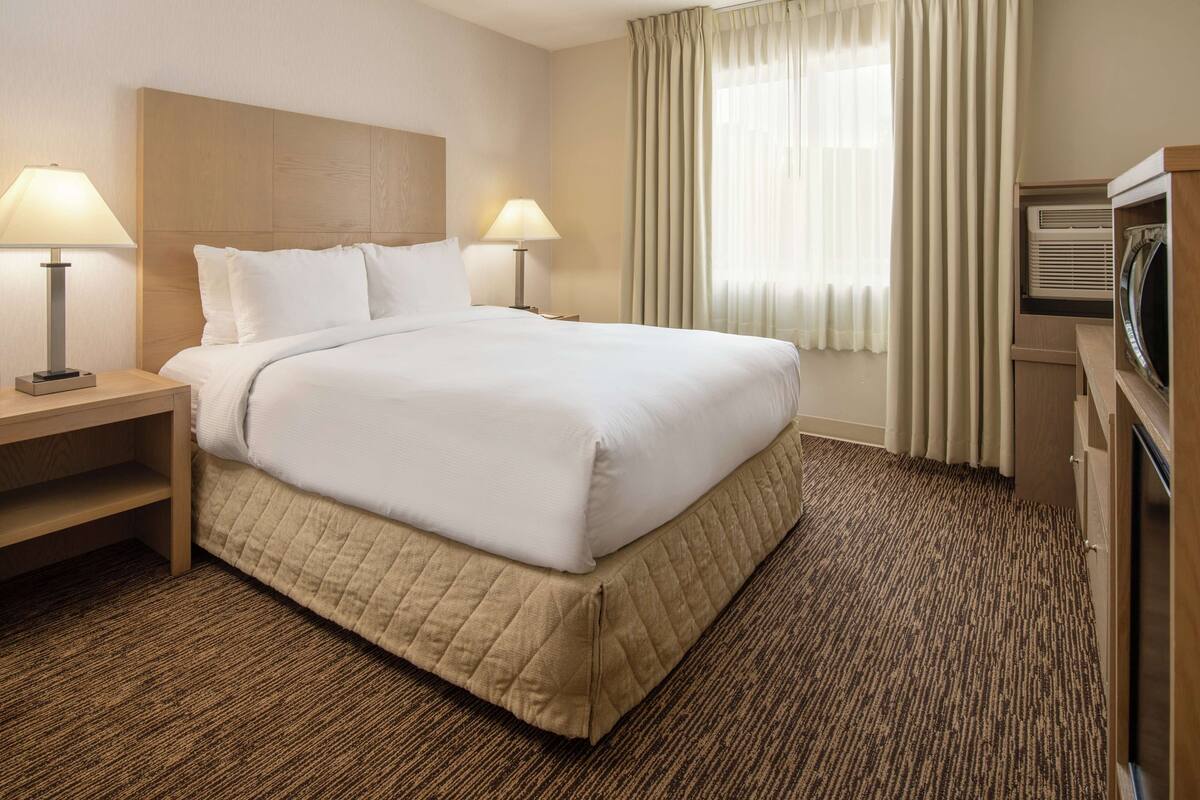 Premium bedding, down comforters, desk, laptop workspace