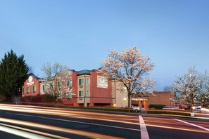 Exterior - DoubleTree by Hilton Portland - Tigard (Tigard)