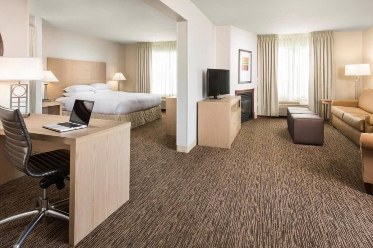 Premium bedding, down comforters, desk, laptop workspace