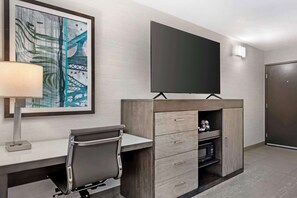 A hotel room with a desk, chair, television, and a framed picture on the wall. - Best Western Plus Agate Beach Inn (Newport)