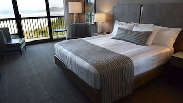 Een kluis op de kamer, een bureau, een laptopwerkplek