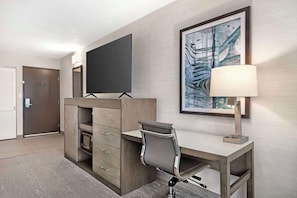 In-room safe, desk, laptop workspace, iron/ironing board - Best Western Plus Agate Beach Inn (Newport)