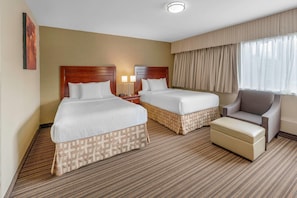 Zimmer, 2 Doppelbetten, Nichtraucher | Schreibtisch, Bügeleisen/Bügelbrett, kostenlose Babybetten