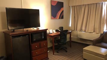 Room, 1 Queen Bed, Non Smoking, Microwave | Desk, iron/ironing board, free cribs/infant beds, free WiFi