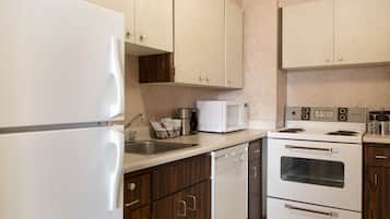 Fridge, coffee/tea maker