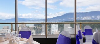 Coast Plaza Hotel & Suites