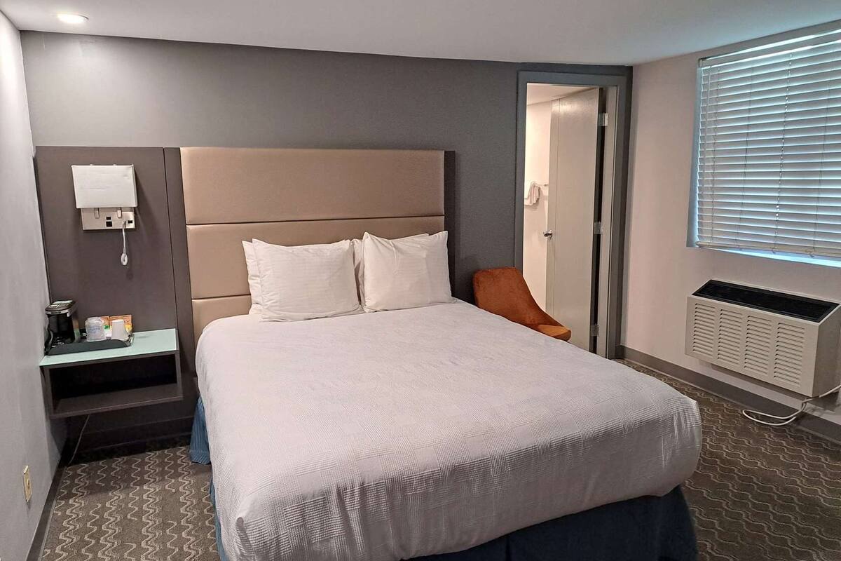 Premium bedding, pillow-top beds, in-room safe, desk