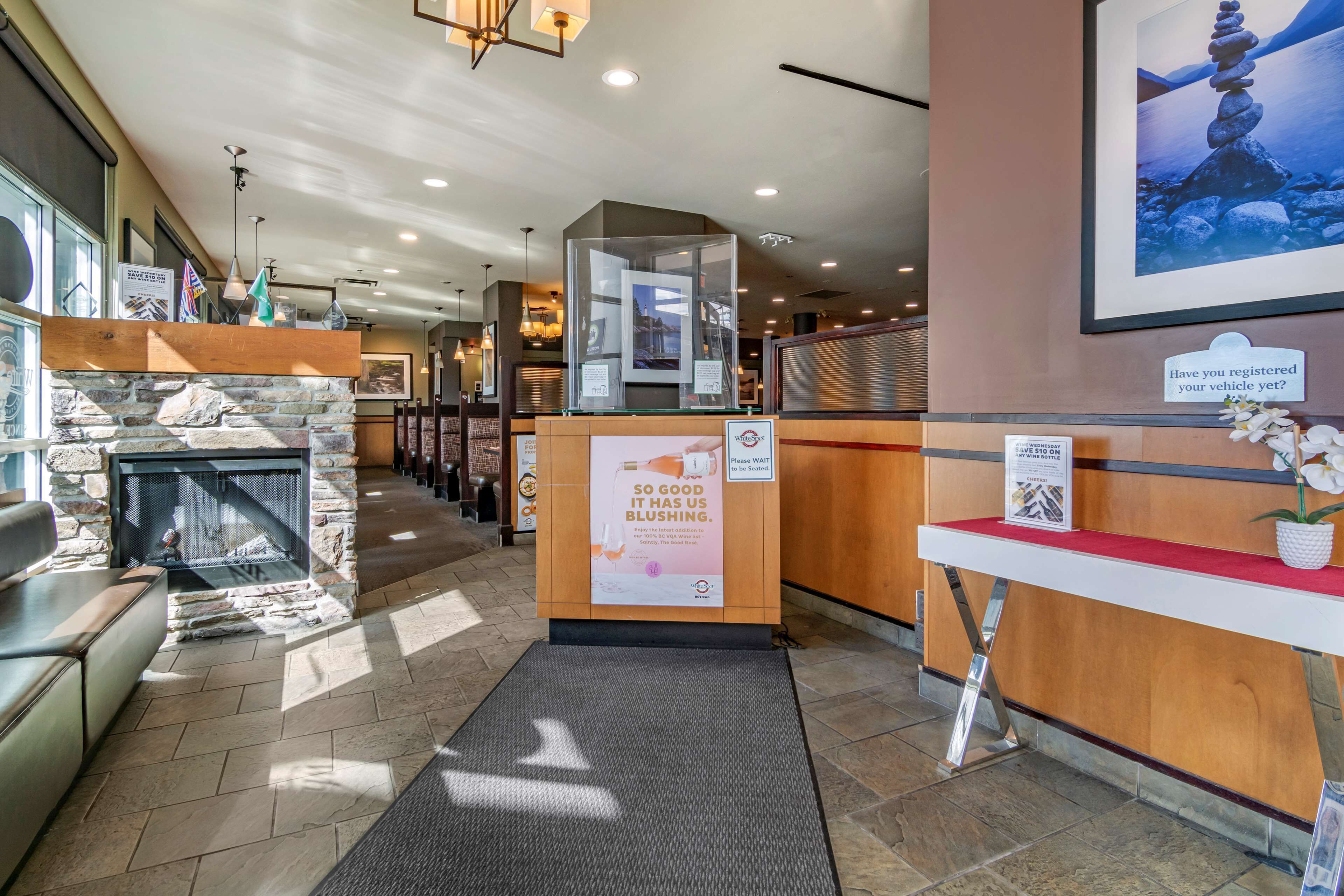 breakfast, lunch and dinner served