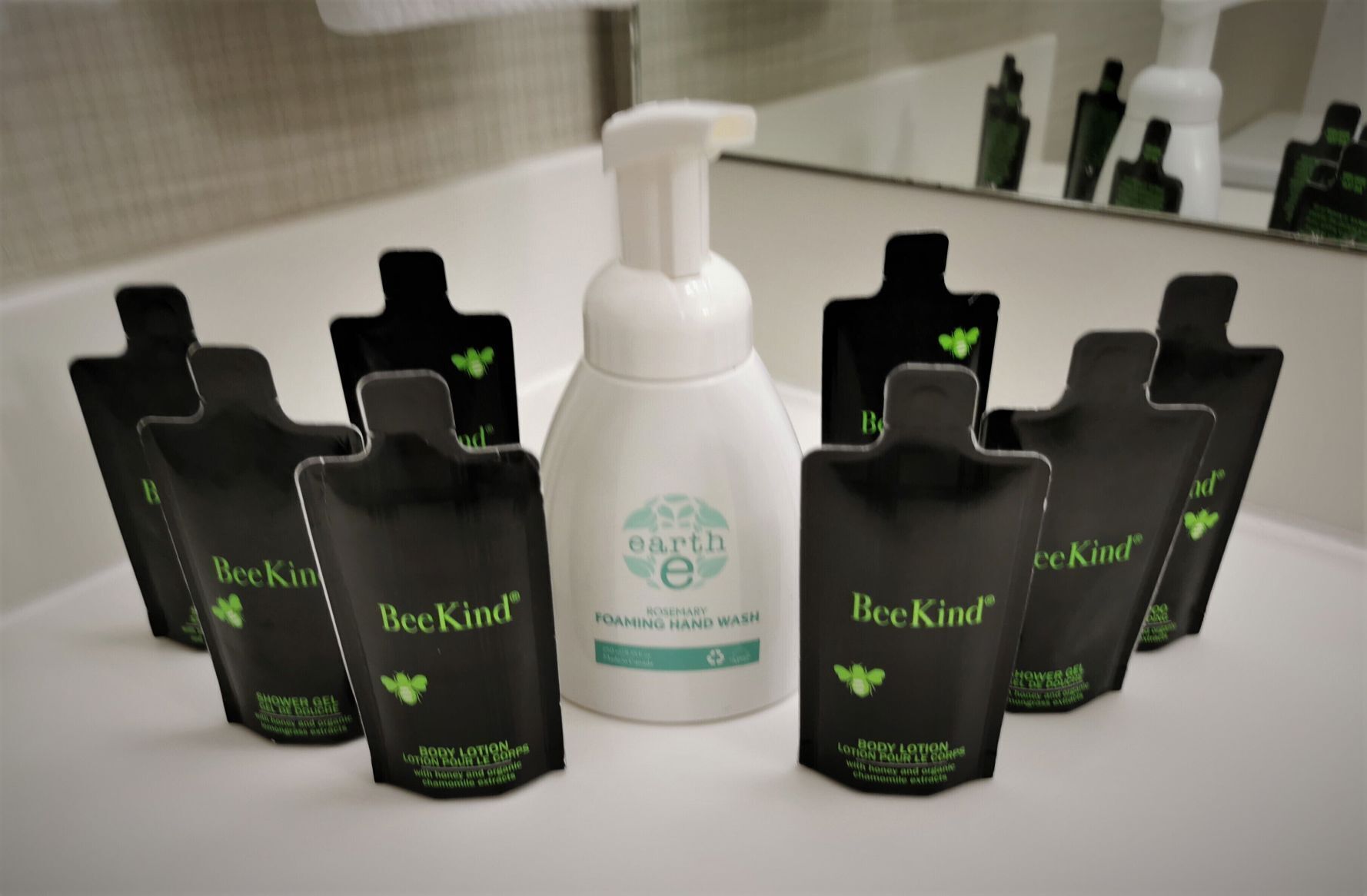 Comodidades do banheiro | Chuveiro/banheira combinados, produtos de toalete biodegradáveis