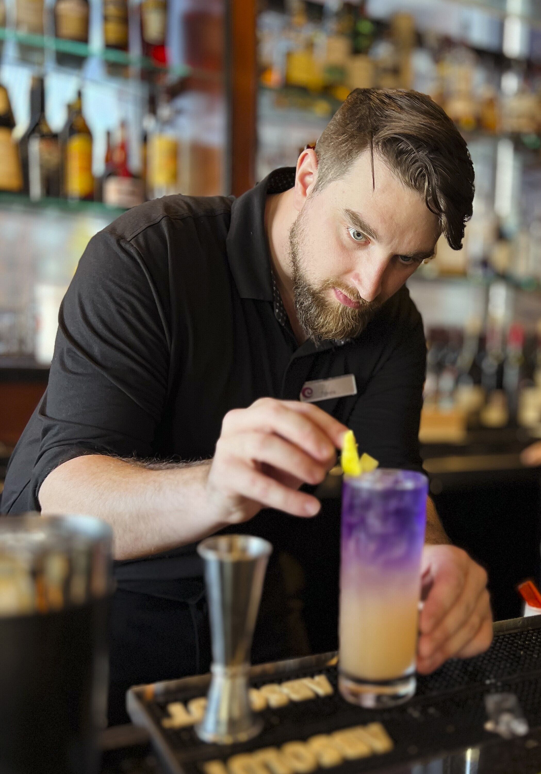 serves lunch and dinner