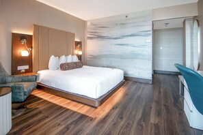 Hypo-allergenic bedding, in-room safe, desk, laptop workspace