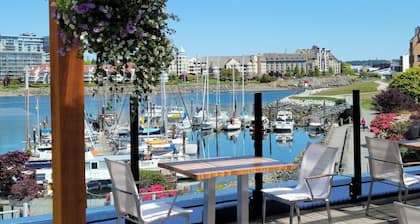 Coast Victoria Hotel & Marina by APA