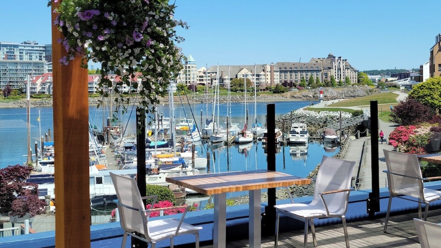 Coast Victoria Hotel & Marina by APA
