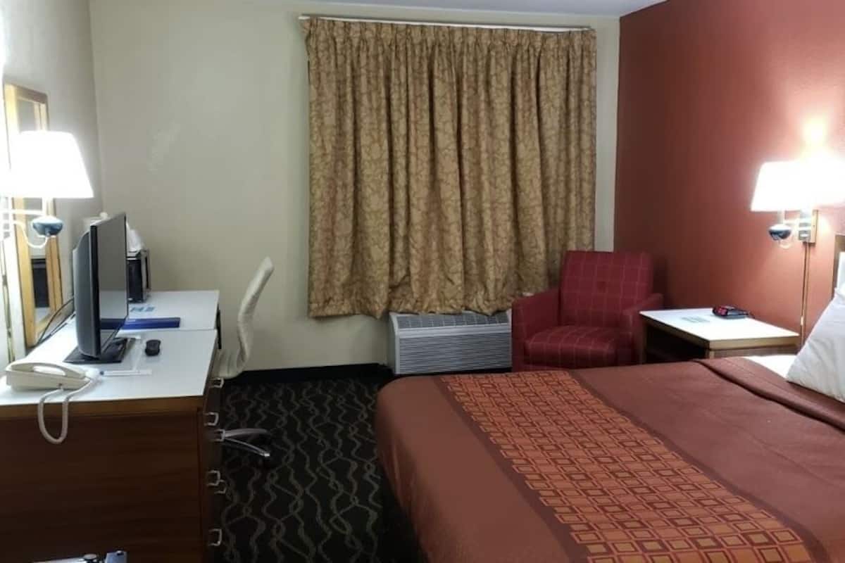 Premium bedding, down comforters, desk, laptop workspace