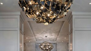 Lobby-lounge
