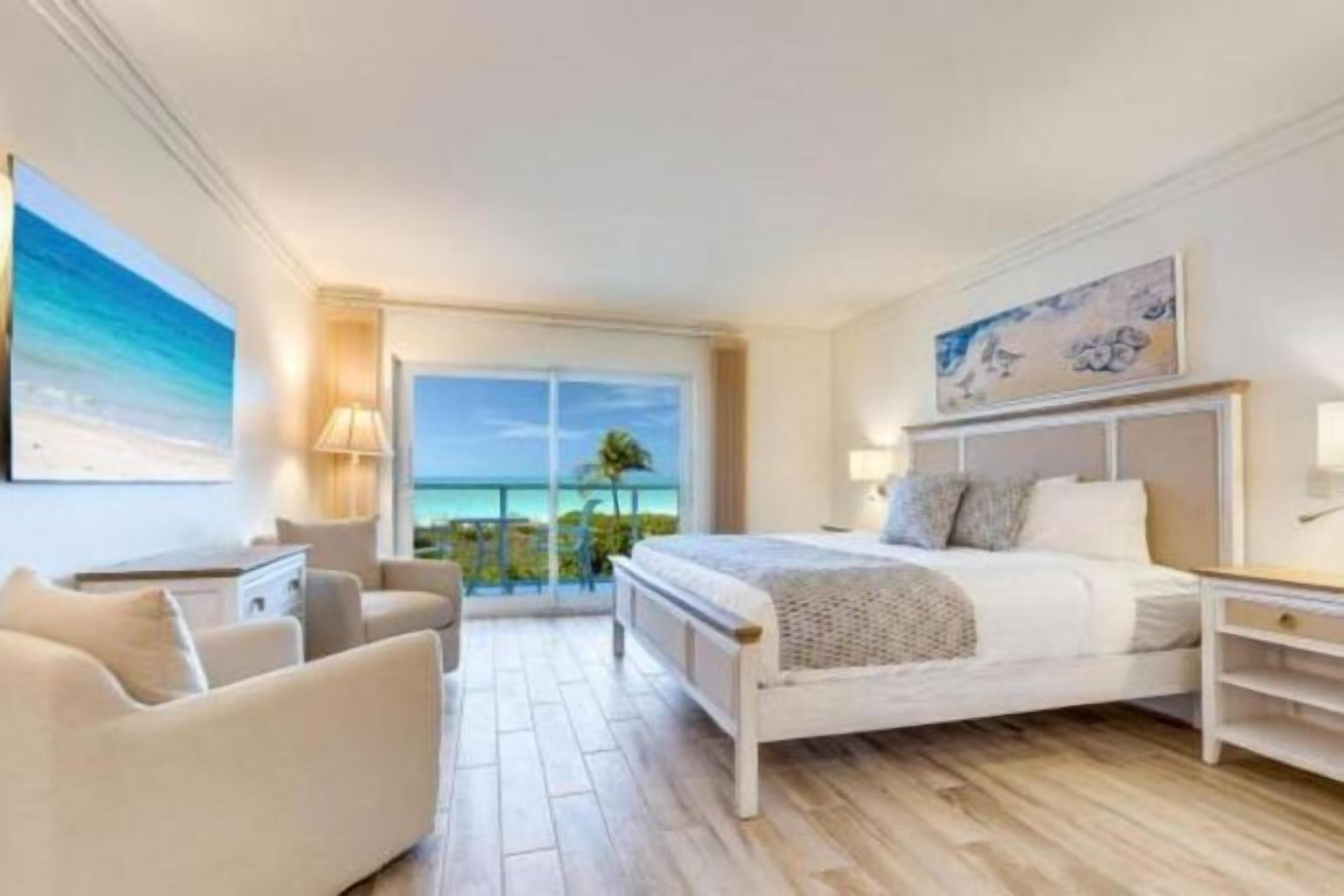 高档床上用品、客房内保险箱、办公桌、熨斗/熨衣板