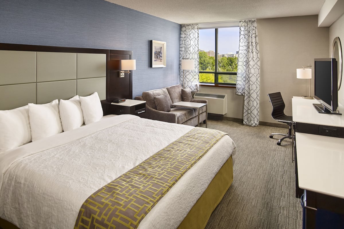 Superior Room, 1 King Bed (Park View) | Desk, iron/ironing board, free cribs/infant beds, rollaway beds