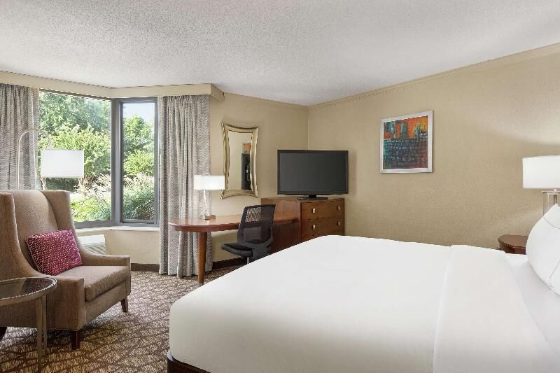 Premium bedding, pillowtop beds, in-room safe, desk
