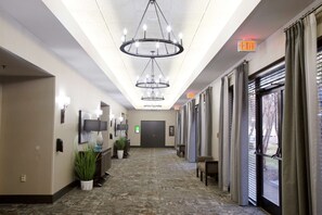 Lobby - DoubleTree by Hilton Hotel Jackson (Jackson)