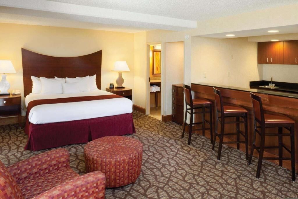 Premium bedding, pillowtop beds, in-room safe, desk