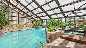 Hồ bơi trong nhà, hồ bơi ngoài trời