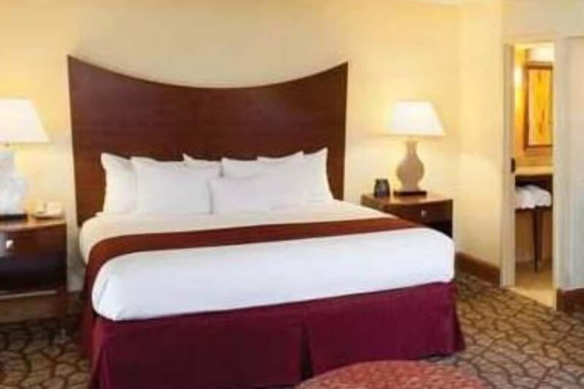 Premium bedding, pillowtop beds, in-room safe, desk