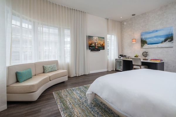 Premier Corner Suite | Egyptian cotton sheets, premium bedding, down comforters, minibar