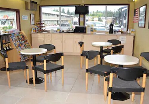 Travelodge by Wyndham Tacoma Near McChord AFB