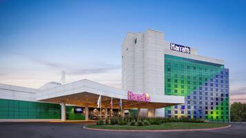 A Harrah's hotel with a modern facade, large windows, and a prominent entrance with a covered area.