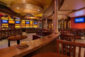 2 Bars/Lounges
