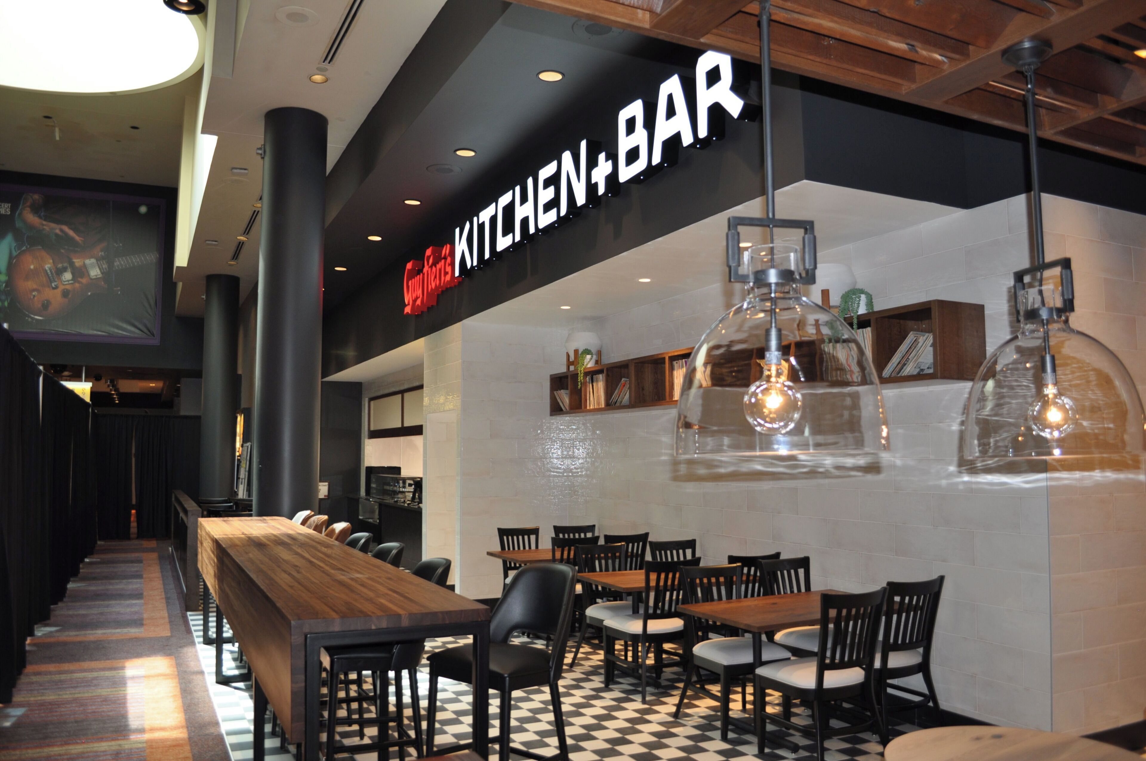 2 restaurants; breakfast, lunch, and dinner served