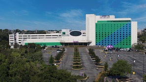 A large Harrah's casino building with a parking lot in front. - Harrah's Council Bluffs Hotel & Casino - A Caesars Rewards Destination (Council Bluffs)