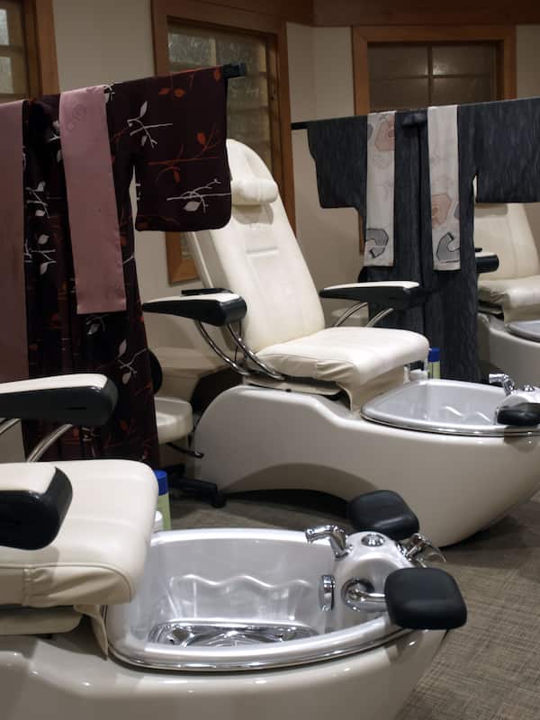 Couples treatment rooms, hot tub, body treatments, hydrotherapy
