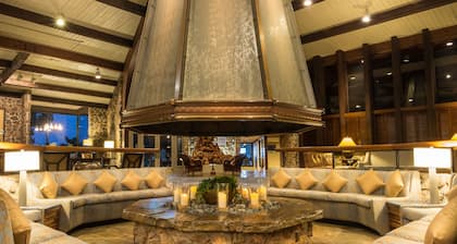 Lodge Of Four Seasons Golf Resort, Marina & Spa
