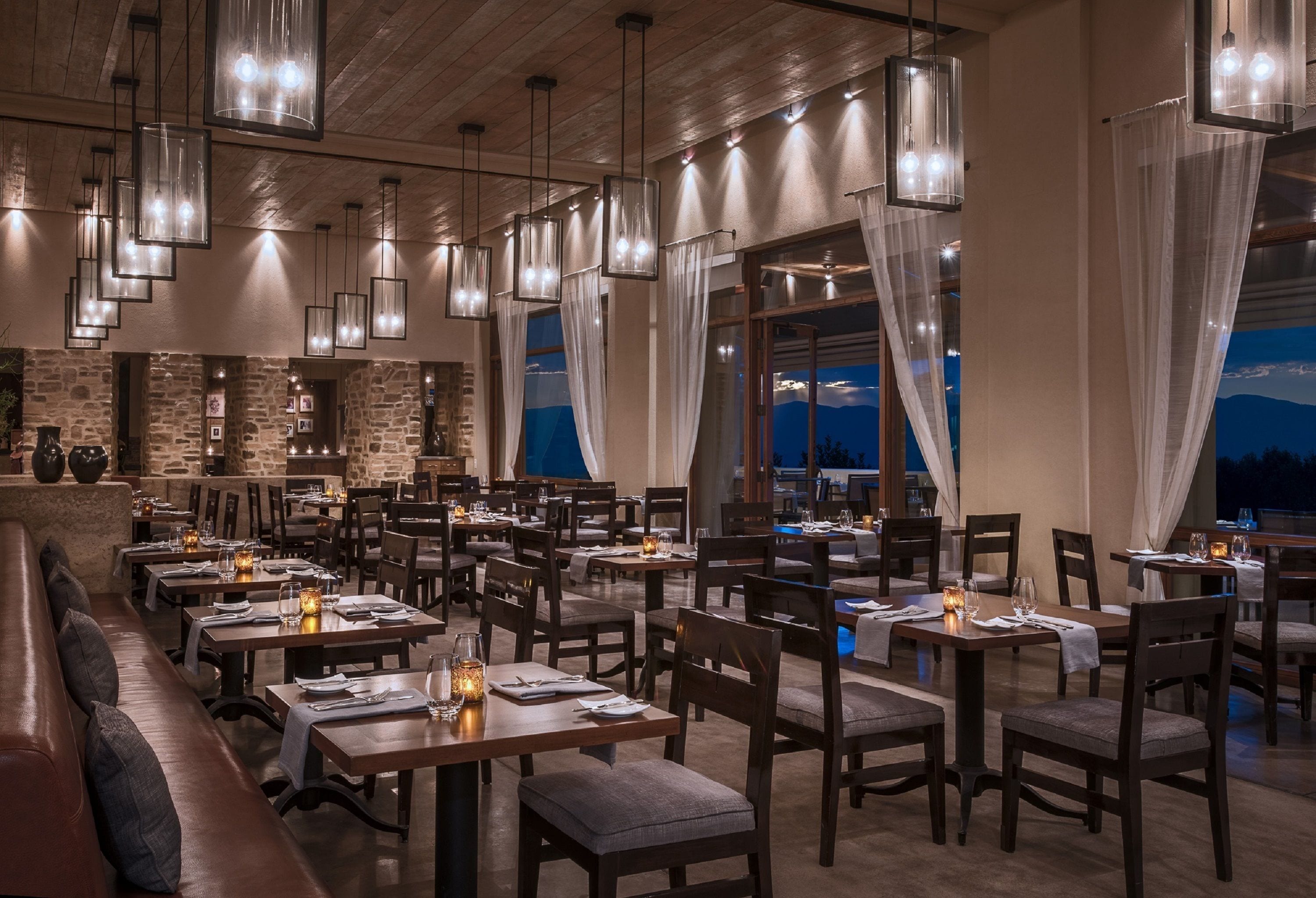 Se sirven desayunos, comidas y cocina americana con vista al jardín