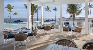 7 restaurants, lunch served