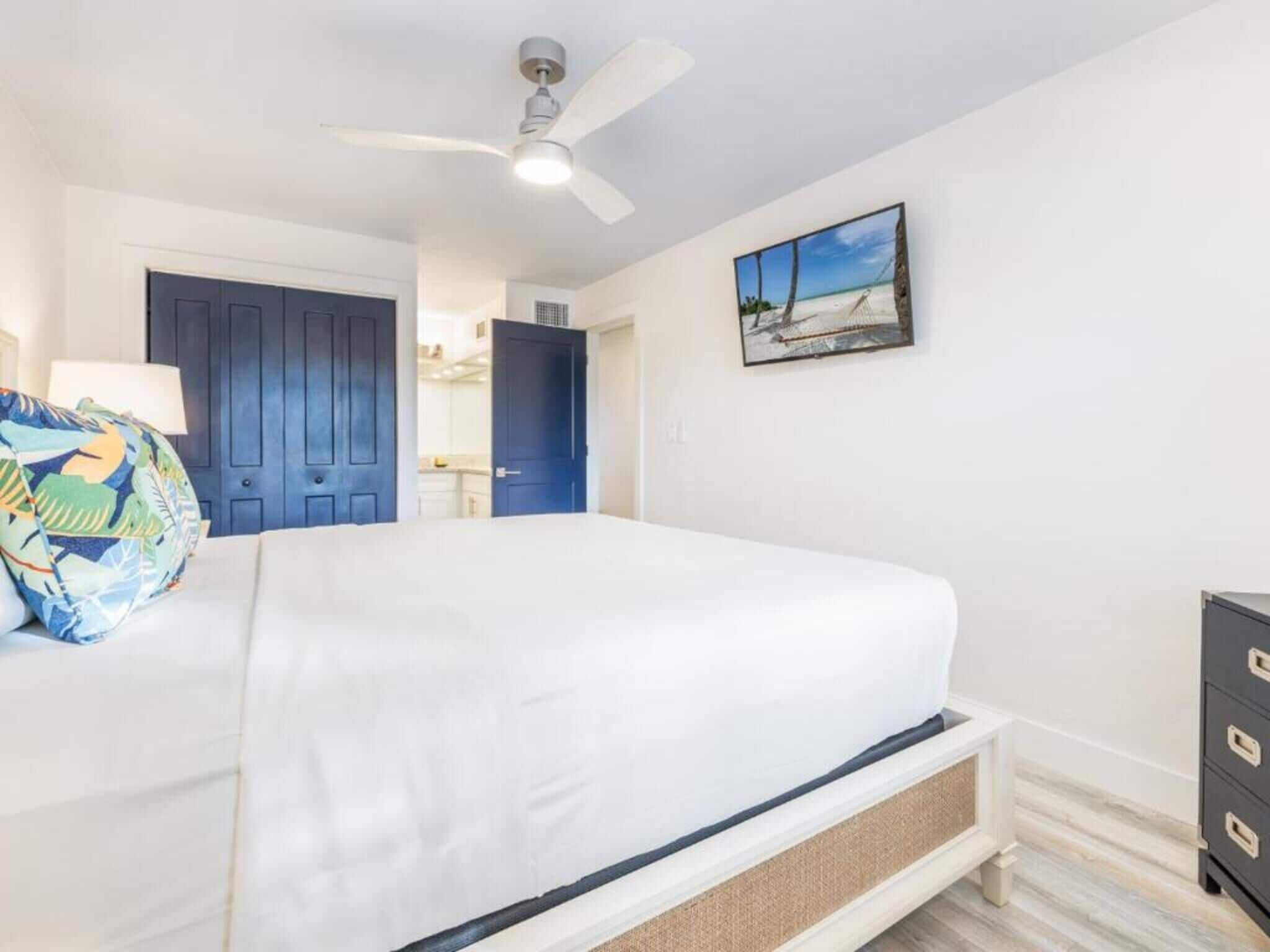 Premium bedding, in-room safe, iron/ironing board, bed sheets