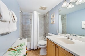 Two Bedroom Marina Villa | Bathroom | Combined shower/tub, free toiletries, hair dryer, towels