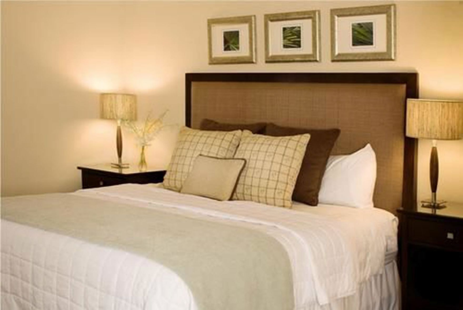 Premium bedding, in-room safe, iron/ironing board, bed sheets