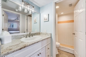 One Bedroom Captiva Resort Villa Deluxe | Bathroom | Combined shower/tub, free toiletries, hair dryer, towels - South Seas Resort (Captiva)