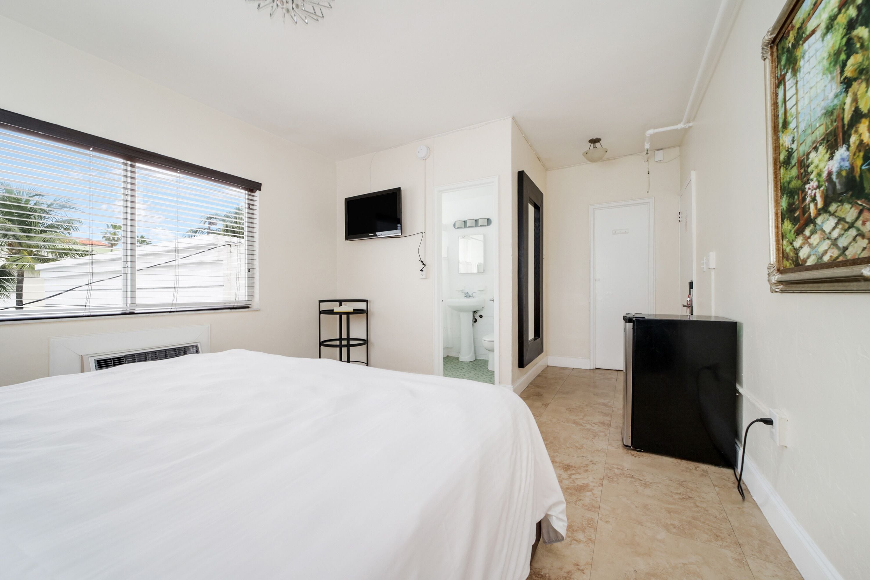 Decoración personalizada, muebles diferentes y cortinas blackout 