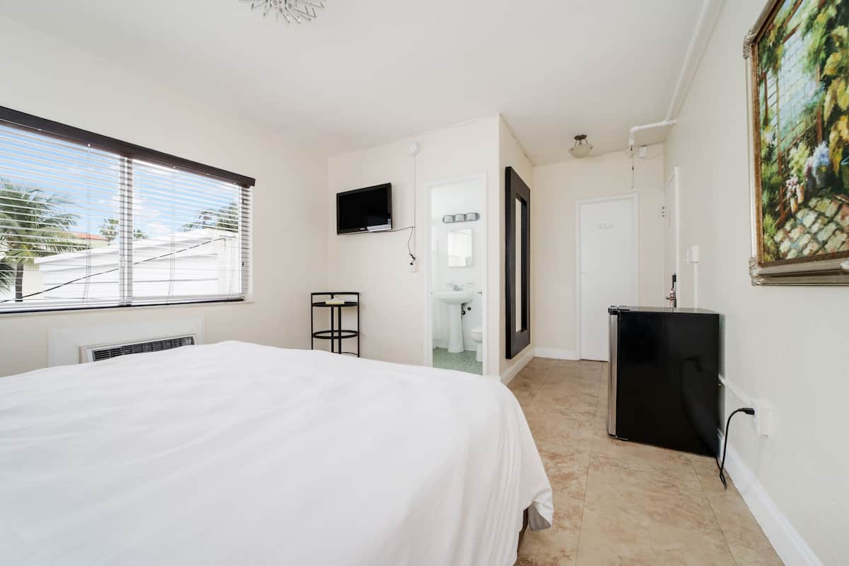 Decoración personalizada, muebles diferentes y cortinas blackout